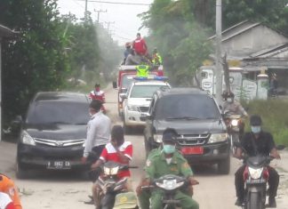 Bersama Pemda Tuba Kodim 0426 Lakukan Penyemprotan Antisipasi Covid-19 di Dente Teladas