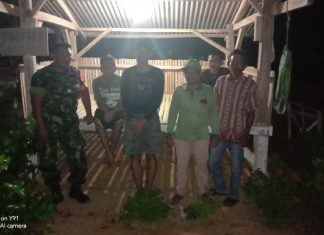 Bersama Warga Kopda Purwoko Jaga Keamanan Desa Panca Warna.