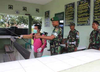 Antisipasi Penyebaran Covid-19 Dinas Kesehatan Tulang Bawang Semprot Desinfektan Pangkalan Kodim 0426/Tuba