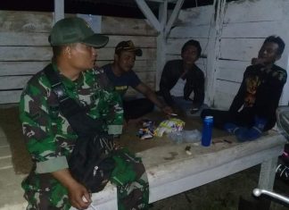 Babinsa Koramil 426-01/Mesuji Ajak Warga Amankan Lingkungan.