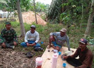 Babinsa Koramil 426-03/Rawajitu Anjangsana Sosialisasikan Pencegahan Virus Corona.