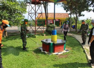 Menanggulangi Penyebaran Covid-19 Kodim 0426 & Polres Tuba Semprot Desinfektan.