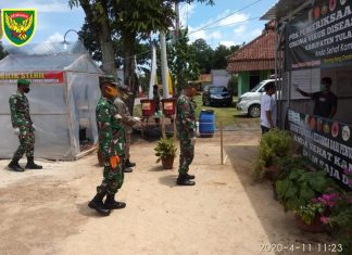 Danramil 426-03 Rawajitu Kontrol dan Cek Posko Pencegahan Covid-19 di Tulang Bawang.