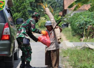 Kodim 0426 Bantu Ringankan Beban Warga Akibat Covid-19