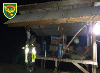 Babinsa Koramil 426-03 Rawajitu Cek Posko Pemantauan Covid-19 di Batas Kampung Hargomulyo