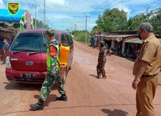Babinsa Koramil 426-03 Rawajitu Bersama Kepala Kampung Jaga Posko Kovid-19 di Wono Agung