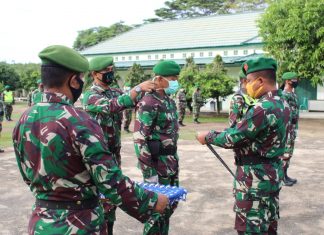 Dandim 0426 Tulang Bawang Bagikan Masker Untuk Anggota