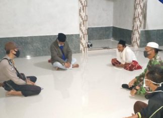 Babinsa dan Babinkamtibmas Himbau warga Laksanakan Ibadah Secara Mandiri di Rumah.