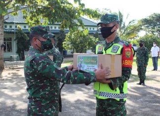 Dandim 0426 Letkol Inf Kohir, Bagikan Bingkisan Lebaran secara Simbolis di Makodim.