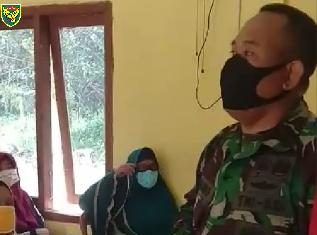 Sertu Ngadino Himbau Warga Penerima BLT di Agung Dalam, Solat Idul Fitri di Rumah Saja.