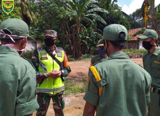 Babinsa Koramil 426-02 Menggala Ajak Satlinmas Jadi Contoh Cegah Covid-19