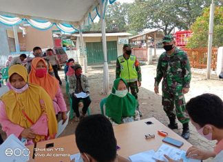 Ciptakan Kondisi Aman dan Tertib Danramil Menggala Dampingi Langsung Penyaluran BST di Kantor Pos Unit- 2