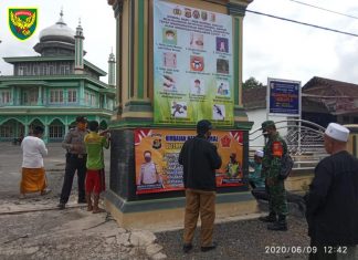 Babinsa dan Babinkamtibmas Sosialisasi Protokol Kesehatan di Tempat Ibadah di Banjar Dewa