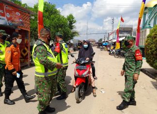 Danramil 426-02 Menggala Cek Operasi Pendisiplinan Protokol Kesehatan di Pasar Unit- 2 Banjar Agung.