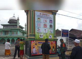 Babinsa dan Babinkamtibmas Sosialisasi Protokol Kesehatan di Tempat Ibadah di Banjar Dewa