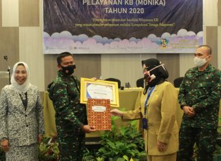 Dandim 0426/Tulang Bawang Terima Piagam Penghargaan dari BKKBN Lampung