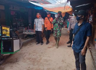 Danramil Rawajutu Pimpin Patroli Operasi Pendisiplinan Protokol Kesehatan di Pasar Gedung Karya Jitu