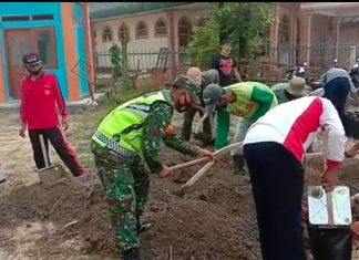 Babinsa Koramil 426-02 Menggala, Gotong Royong di Kampung Panca Karsa