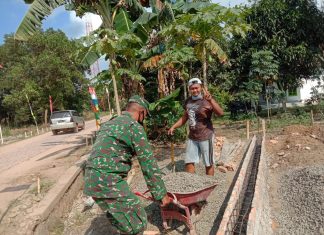 Gotong Royong Adalah Pengikat Hubungan Tali Silahturahmi, Kata Babinsa Rawajitu