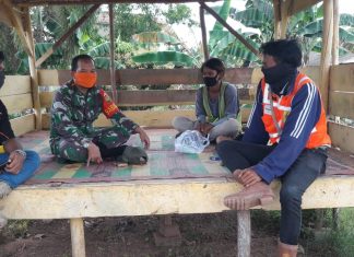 Babinsa Koramil 426-03 Rawajitu Ajak Warga Patuhi Protokol Kesehatan