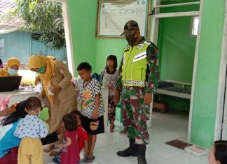 Peduli Kesehatan Balita, Babinsa Koramil 426-02 Menggala Pendampingan Posyandu di Kampung Penawar.