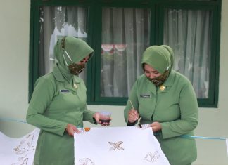 Persit KCK Cabang XLIX Kodim 0426 Creatif Belajar Batik Tulis Tingkatkan Pendapatan Keluarga di Tengah Pandemi Covid-19