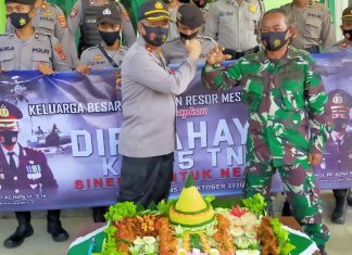 TNI Dapat Kejutan Dari Polri Mesuji Di Hari Jadi
