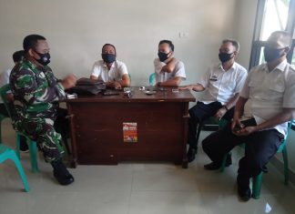 Melalui Aparatur Kampung Serka Ngadino Babinsa Koramil Banjar Agung Tekankan Protokol Kesehatan.