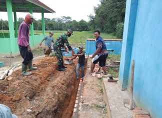 Pupuk Kebersamaan, Serda Suroso Tumbuh Kembangkan Gotong Royong di Desa Binaan