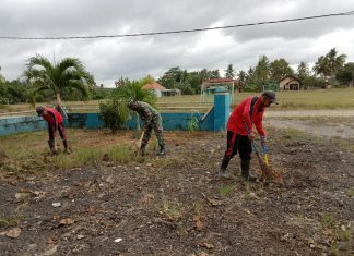 Babinsa Koramil 426-01 Mesuji Ajak Warga Ciptakan Kebersihan di Lingkungan.