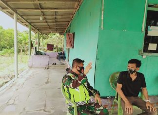 Antisipasi Timbulnya Penyakit Akibat Musim Hujan, Babinsa Koramil Banjar Agung Himbau Warga Jaga Kebersihan.