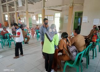 Babinsa Mesuji Bersama Bidan Desa Cek Rutin Kesehatan Masyarakat.