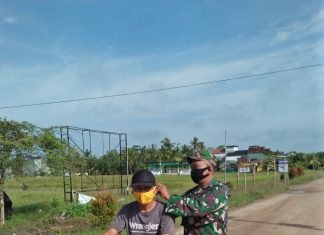Babinsa Koramil Rawajitu Ajak Warga Putus Rantai Penyebaran Covid-19.