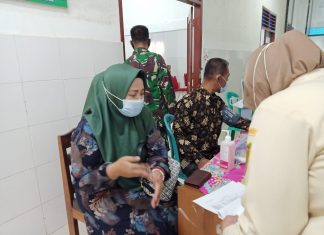 Para Purnawirawan TNI, Warakawuri dan Keluarga Besar TNI Kodim 0426/TB terima Vaksin Covid-19