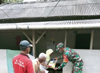 Babinsa Sertu Hadi Susanto Peduli Kepada Warga Masyarakat Binaan Kurang Mampu