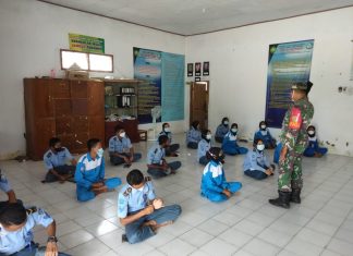 Serda Priyo Babinsa Menggala Ajak Para Siswa SMK Al-Muttaqin Terapkan ProkesCovid-19