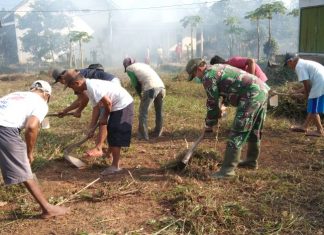 Jum’at Bersih menjadi ajang Silahturahmi Warga Kata Sertu Sumarno Babinsa Koramil Simpang Pematang