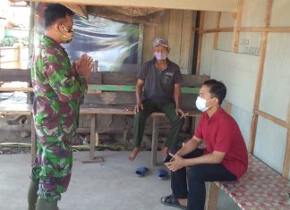 Sertu Maisi Babinsa Koramil Rawajitu Ajak Warga Perketat Prokes