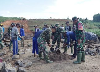 Semua Bekerja Keras Bahu Membahu Selesaikan Pembagunan Fisik Program TMMD 112 Kodim 0426/TB