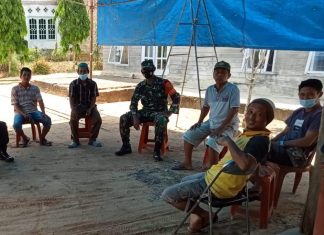 Babinsa Koramil Banjar Agung Himbau Warga Tetap Waspada Penyebaran Covid-19