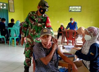 Babinsa Harus Beri Semangat dan Motivasi Kepada Warga Agar Mau di Vaksin kata Sertu Lilik.
