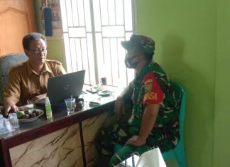 Ikuti Vaksinasi Massal Agar Tubuh Kebal Virus Covid-19 Ajak Babinsa Rawajitu Kepada Warga Masyarakat.
