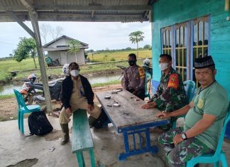 Sertu Basarudin dan Bhabinkamtibmas Mengajak Warga Menggalakan Siskampling