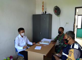 Babinsa Labuhan Baru dan Aparatur Desa Kompak Ajak Warga Vaksin