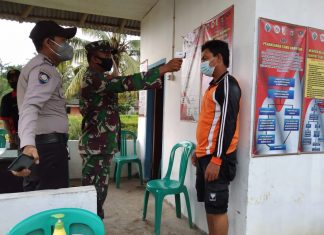 Babinsa Kampung Rawa Ragil Pantau Langsung Posko PPKM