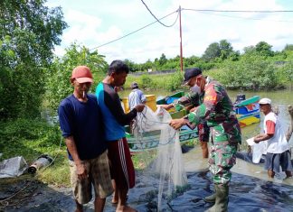 Tangkap Ikan Dengan Jaring Lebih Ramah Lingkungan Pesan Sertu Rafinel Pada Warga