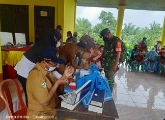Sertu Budiman Mendampingi Serbuan Vaksinasi Covid-19 Di Balai Kampung Wono Agung