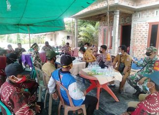 Sertu Johanes Selalu Menghimbau Masyarakat Agar Mentaati Protokol Kesehatan Covid-19