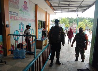 Serda Suranto dan Kopka Abunawan Meminta Pengunjung Water Boom Agar Selalu Taati Prokes Covid-19