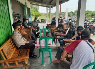 Babinsa Dan Bhabinkamtibmas Ingatkan Warga Untuk Selalu Disiplin Prokes Covid-19